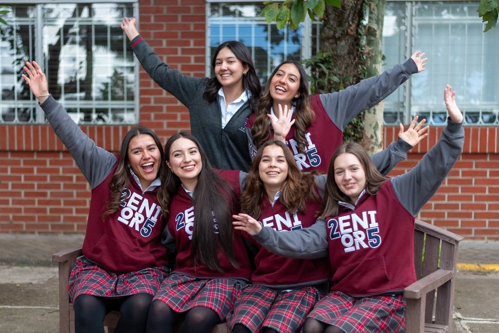 Alumnas felices en APDE Campoalegre y Somos un lugar seguro